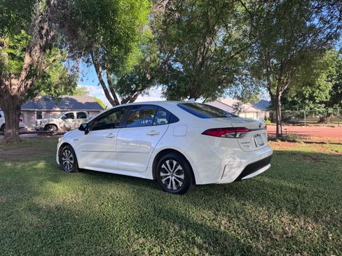 Used 2021 Toyota Corolla LE FWD image 12
