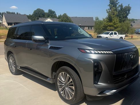 Used 2025 INFINITI QX80 Sensory AWD/4WD image 4