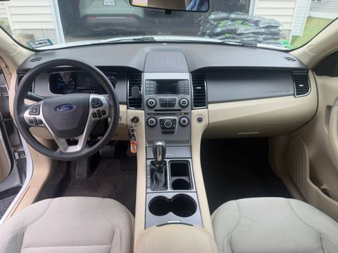 Used 2018 Ford Taurus SE FWD image 14
