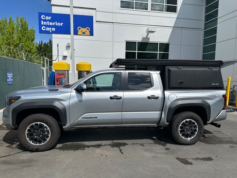 Used 2025 Toyota Tacoma TRD Off-Road w/ TRD Off Road Premium Package AWD/4WD image 2