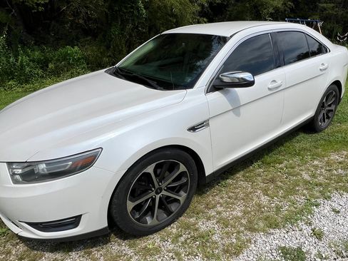 Used 2015 Ford Taurus Limited w/ Equipment Group 301A FWD image 2