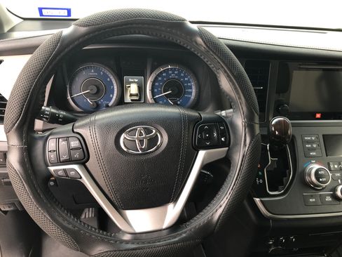 Used 2016 Toyota Sienna Limited Premium image 14