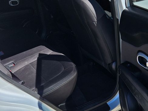 Used 2016 Kia Soul FWD image 11