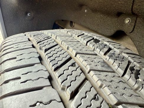 Used 2021 GMC Sierra 1500 AT4 w/ Technology Package image 12