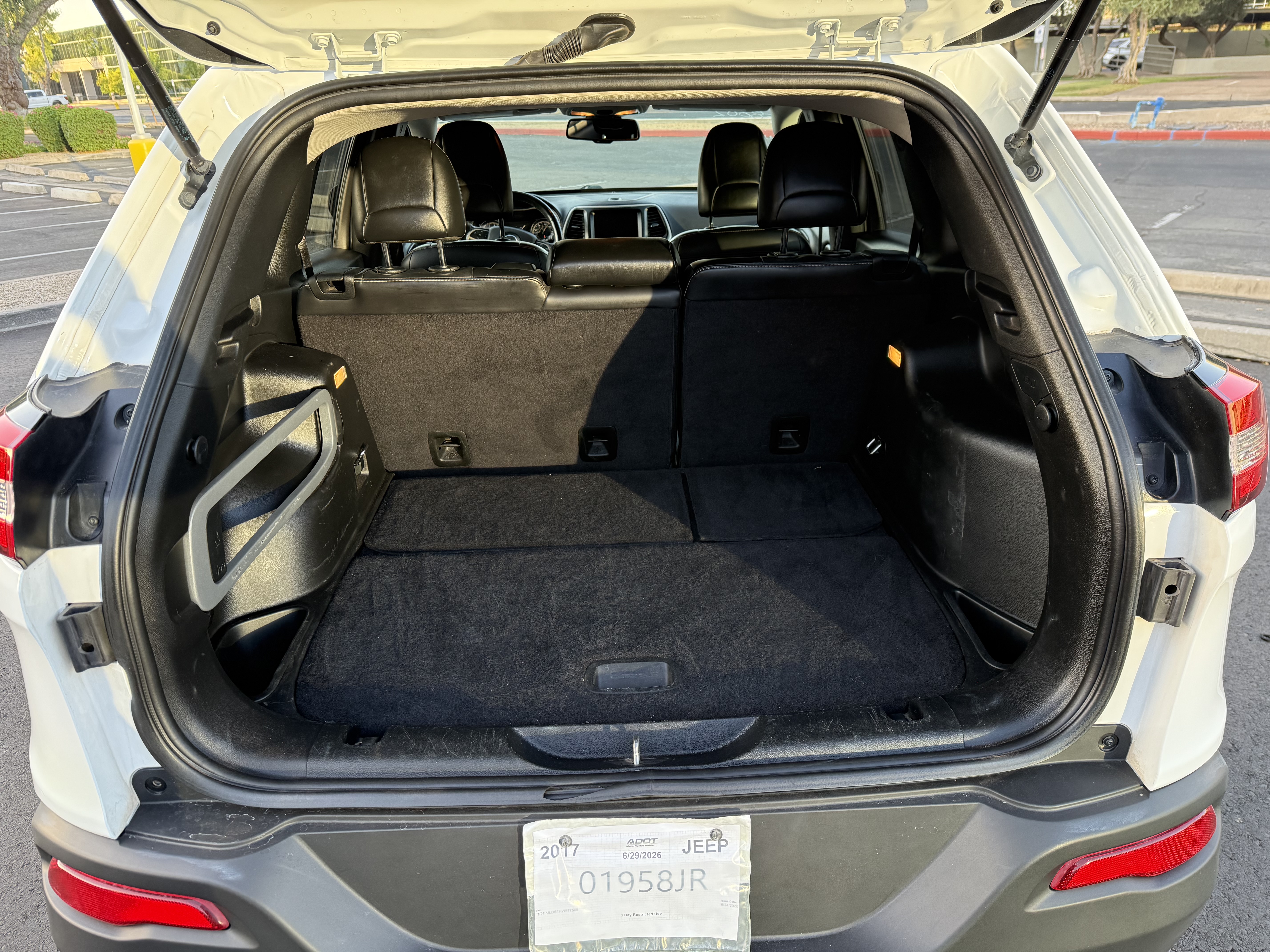 Used 2017 Jeep Cherokee High Altitude FWD image 14