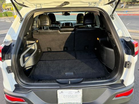 Used 2017 Jeep Cherokee High Altitude FWD image 14