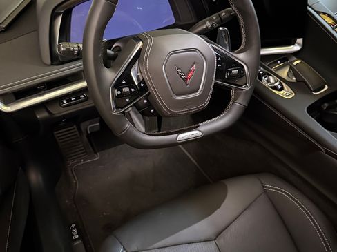 Used 2025 Chevrolet Corvette Z06 RWD image 8