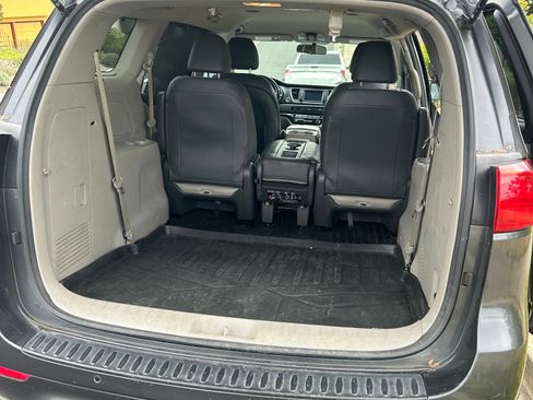 Used 2017 Kia Sedona LX w/ LX Essentials Premium Package image 12