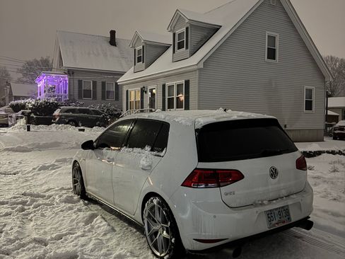 Used 2015 Volkswagen GTI SE image 5