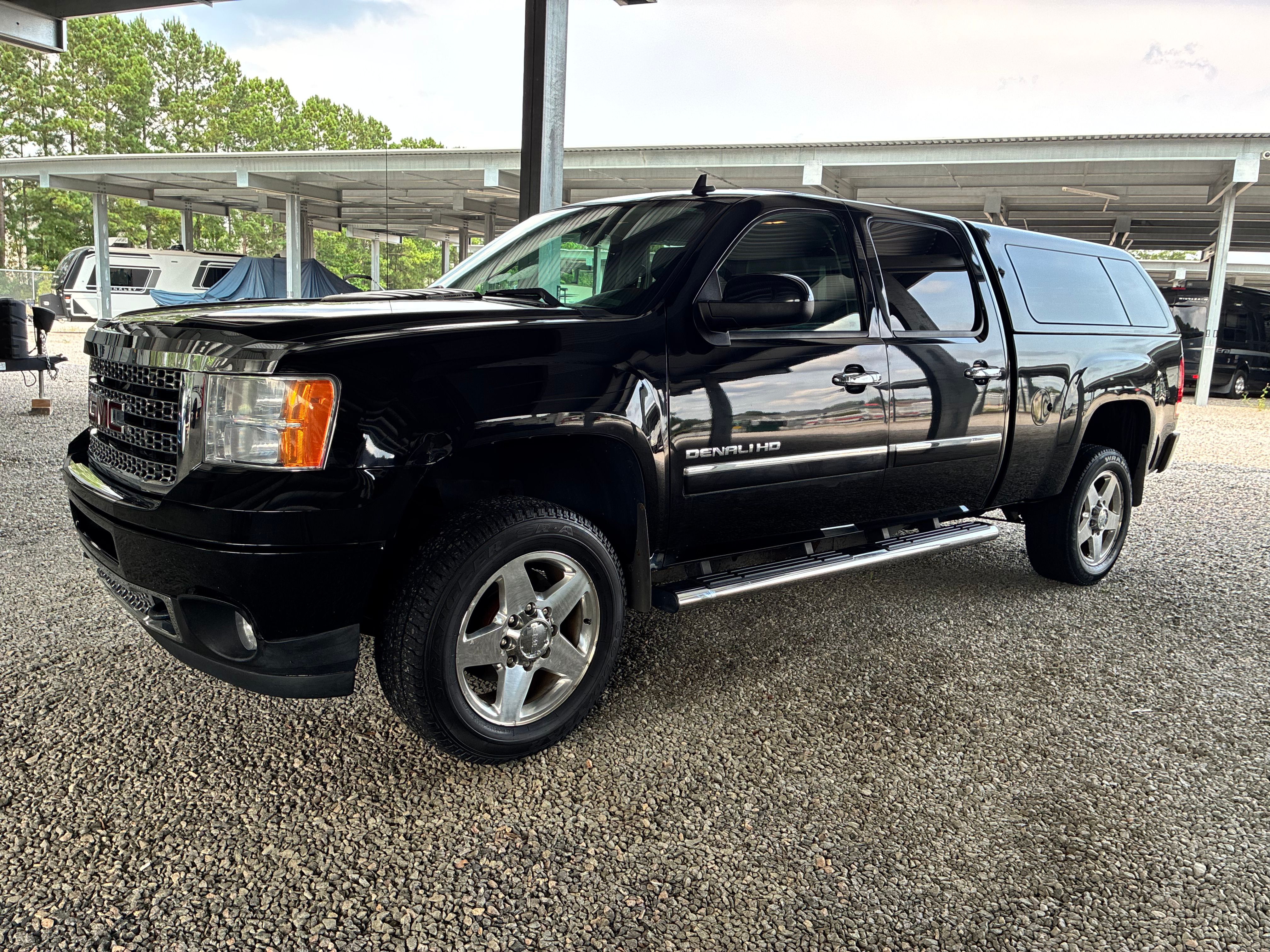 Used 2013 GMC Sierra 2500 Denali w/ Suspension Package, Off-Road AWD/4WD image 4