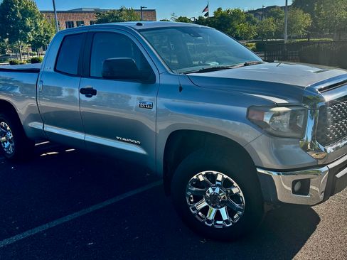 Used 2018 Toyota Tundra SR5 AWD/4WD image 12
