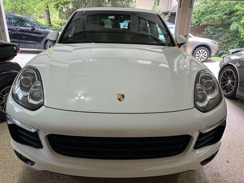 Used 2016 Porsche Cayenne AWD/4WD image 2