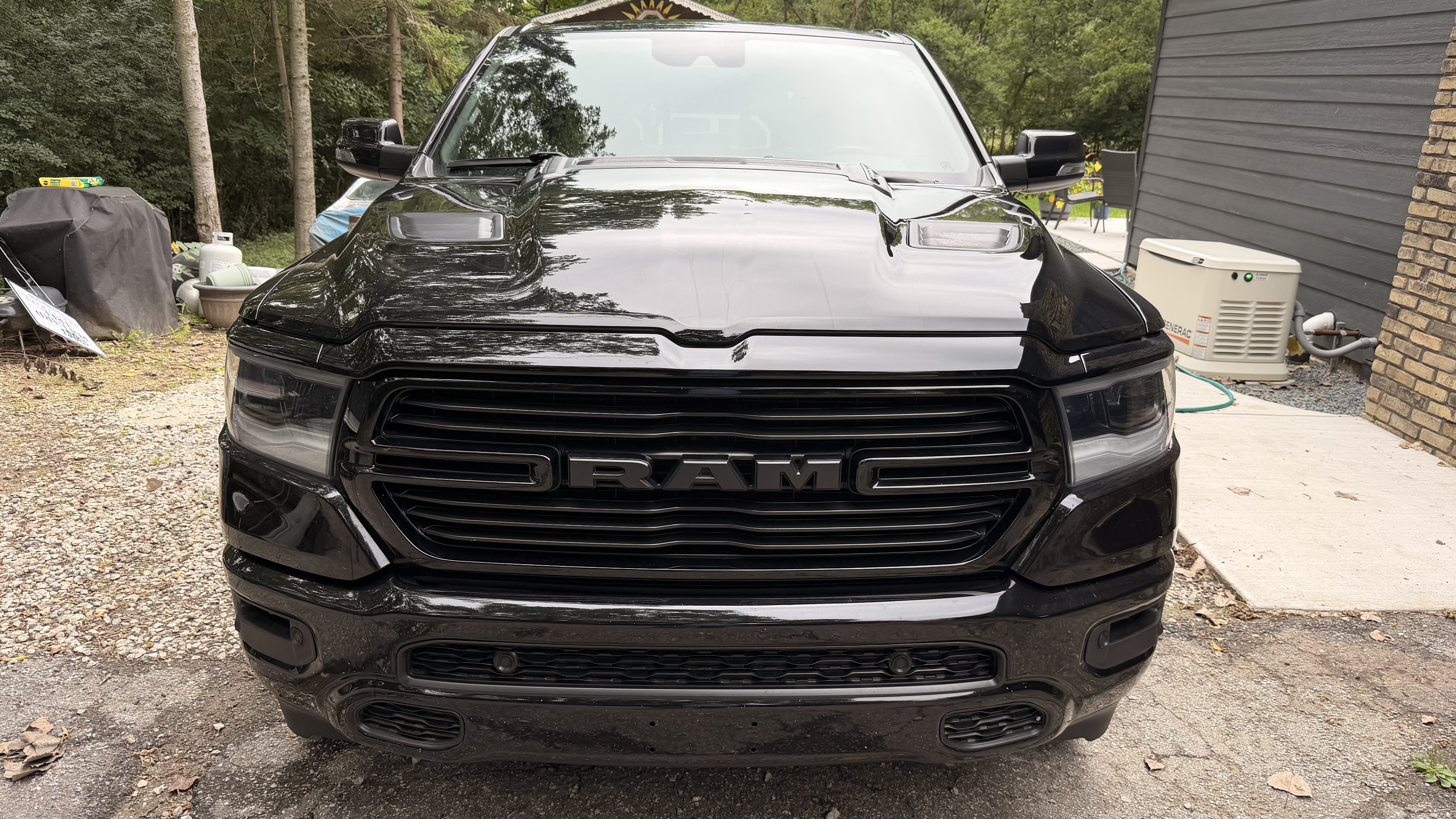 Used 2023 RAM 1500 Laramie AWD/4WD image 1