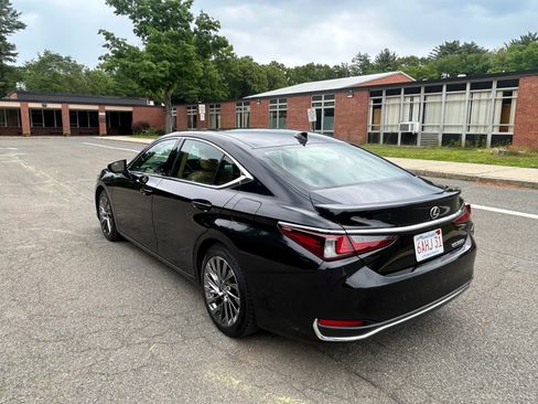 Used 2024 Lexus ES 300h Ultra Luxury FWD image 8
