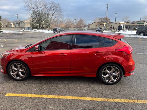 Used 2018 Ford Focus ST image 2