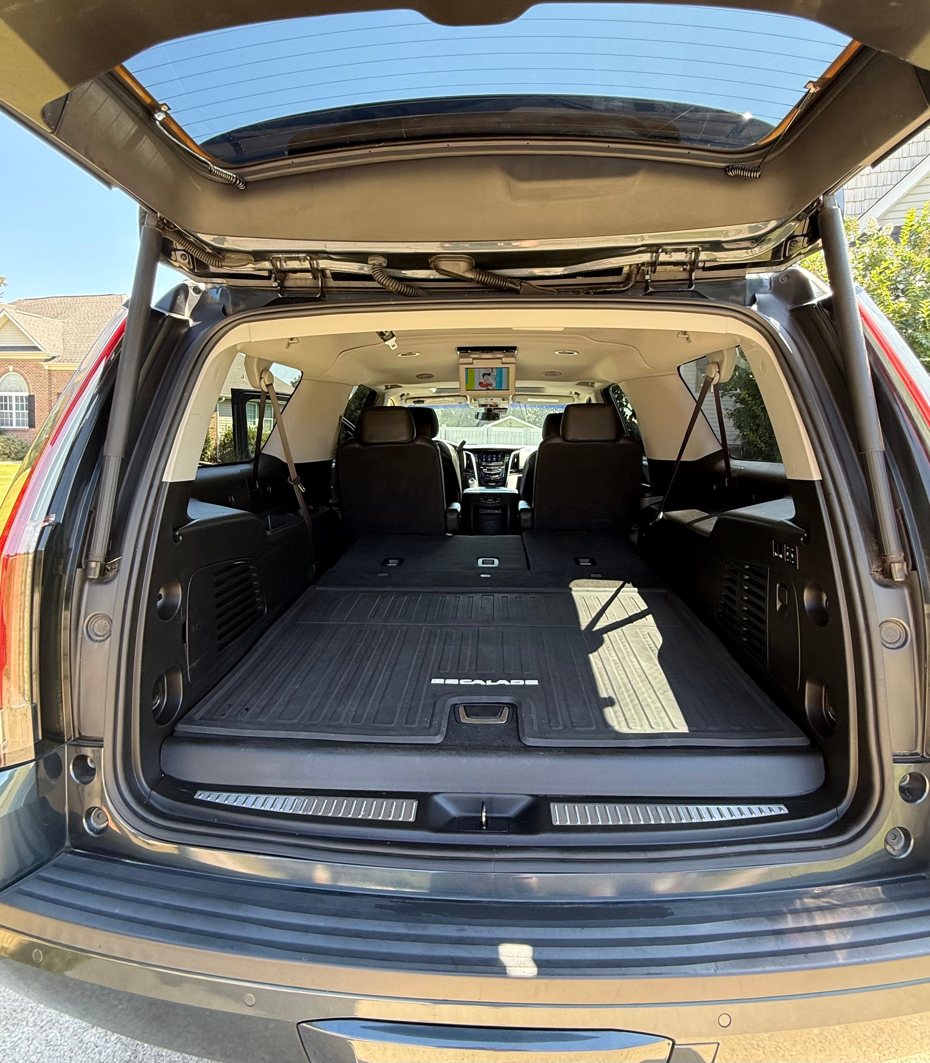 Used 2019 Cadillac Escalade ESV Luxury AWD/4WD image 24