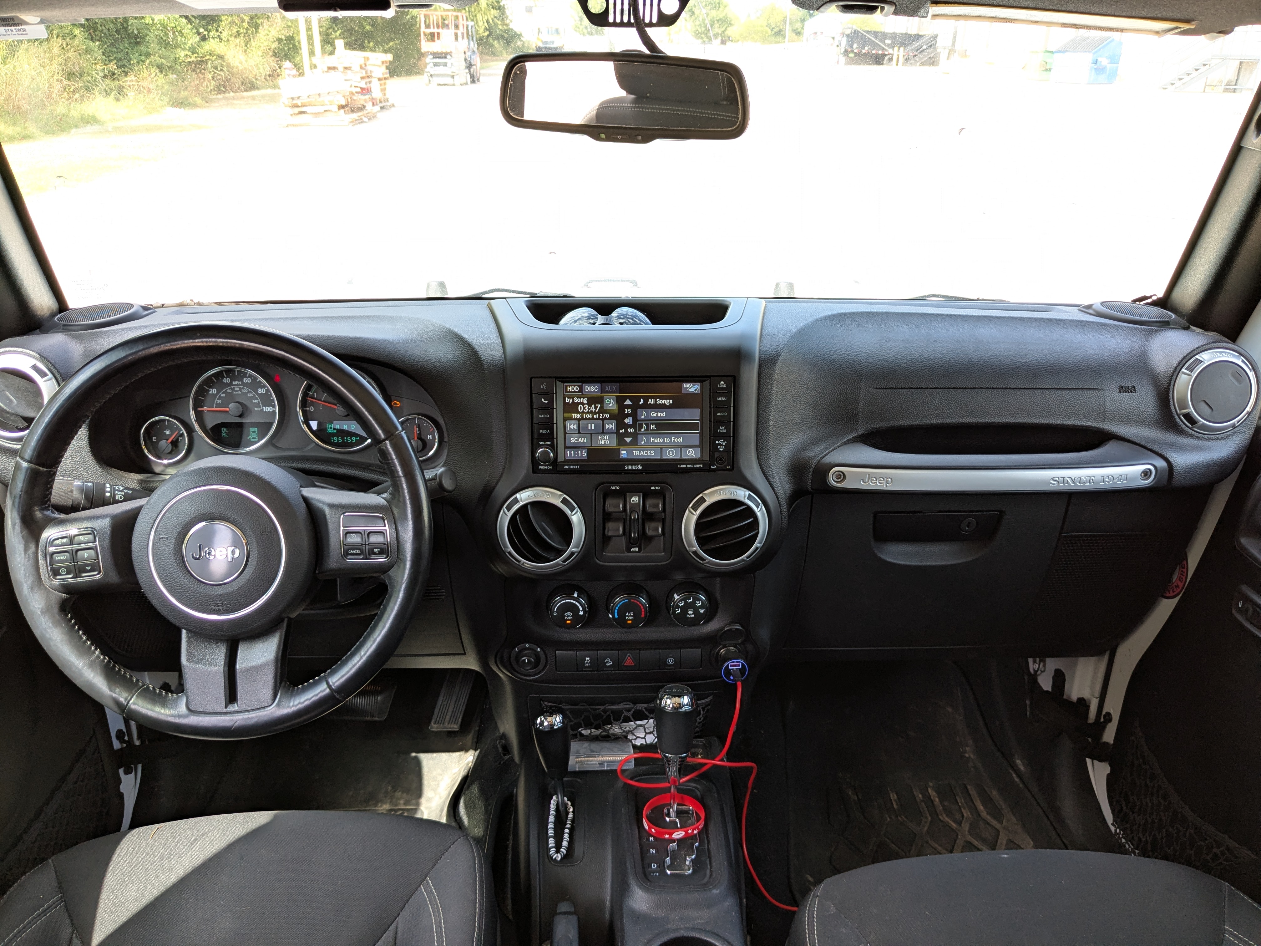 Used 2016 Jeep Wrangler Unlimited Sahara w/ Connectivity Group AWD/4WD image 16