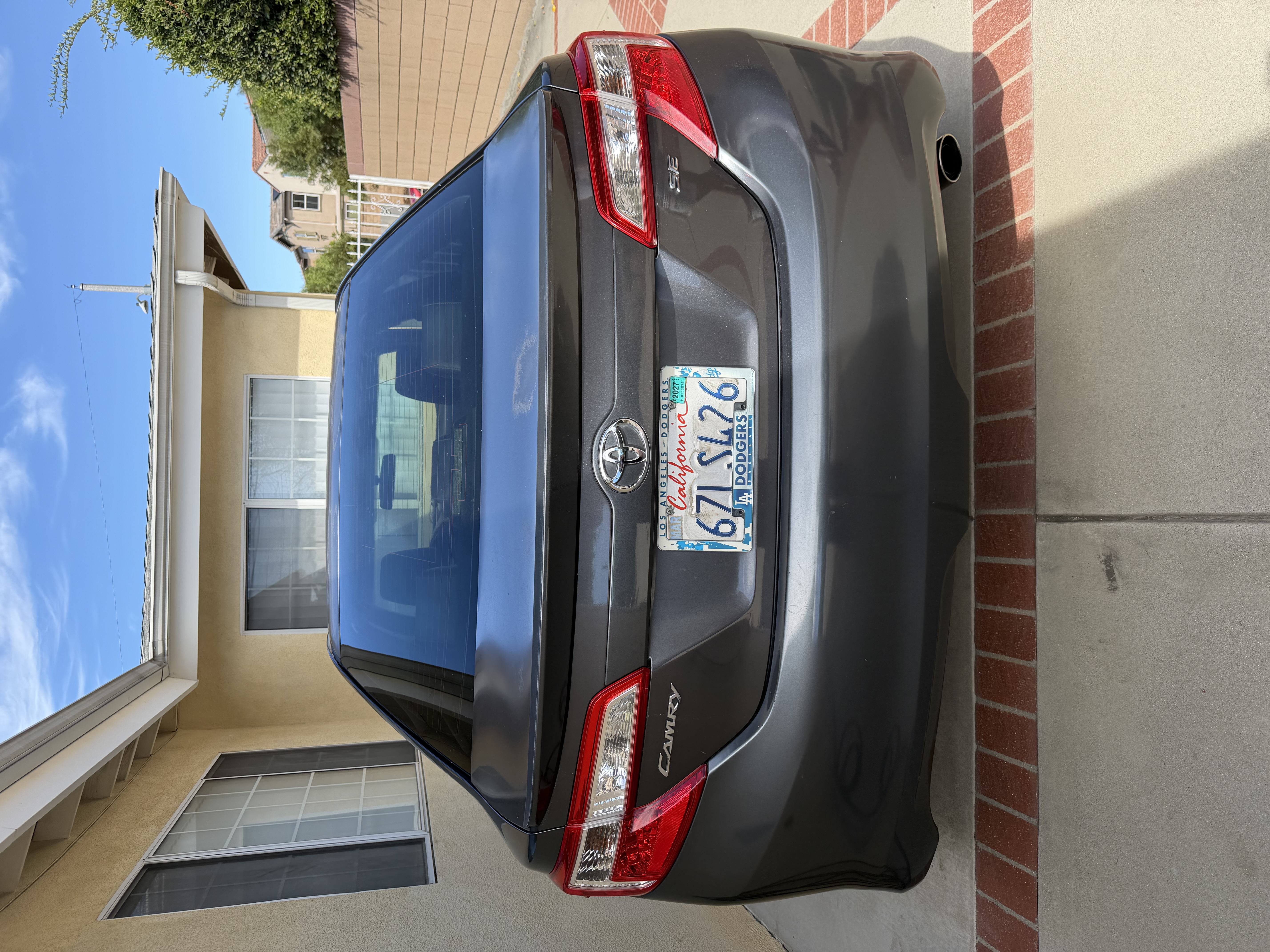 Used 2013 Toyota Camry SE FWD image 1