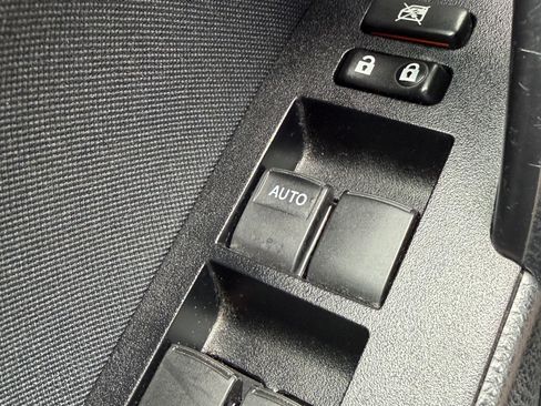 Used 2015 Toyota Corolla LE FWD image 18