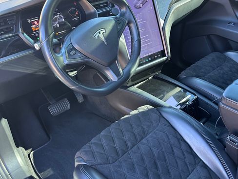 Used 2018 Tesla Model X 75D image 12