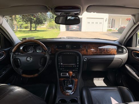 Used 2005 Jaguar XJ Vanden Plas RWD image 9