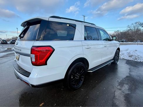 Used 2023 Ford Expedition XLT image 6