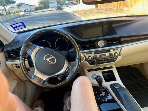 Used 2015 Lexus ES 350 w/ Luxury Package image 6