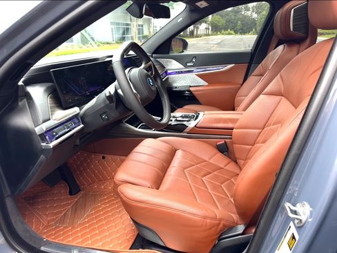 Used 2024 BMW i7 eDrive50 w/ M Sport Package RWD image 15