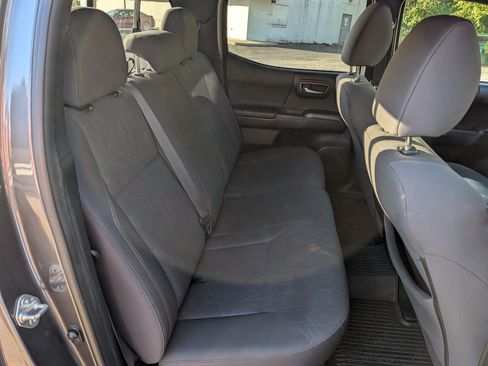 Used 2016 Toyota Tacoma TRD Off-Road image 20