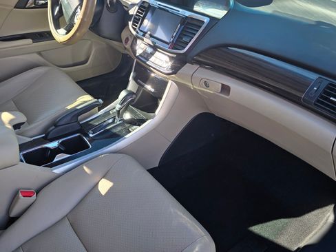 Used 2017 Honda Accord EX-L image 6