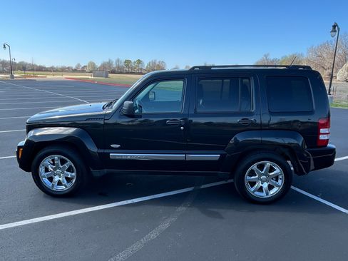 Used 2012 Jeep Liberty Sport image 9