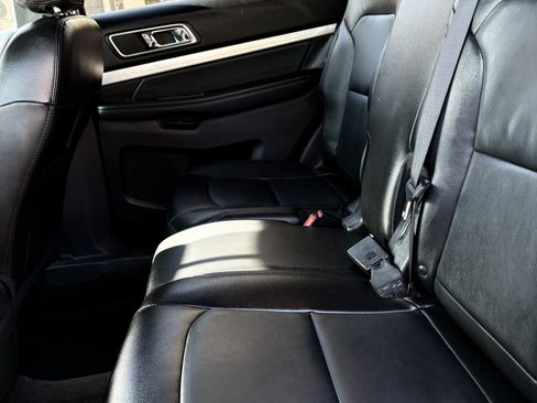 Used 2017 Ford Explorer XLT w/ Equipment Group 202A image 13