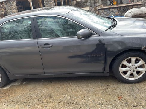 Used 2011 Toyota Camry LE w/ LE Extra-Value Pkg image 10