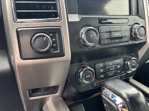 Used 2019 Ford F150 Lariat image 5