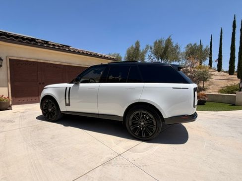 Used 2025 Land Rover Range Rover SE AWD/4WD image 4