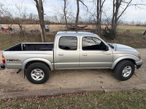 Used 2003 Toyota Tacoma Pickup 4D 5 ft image 2