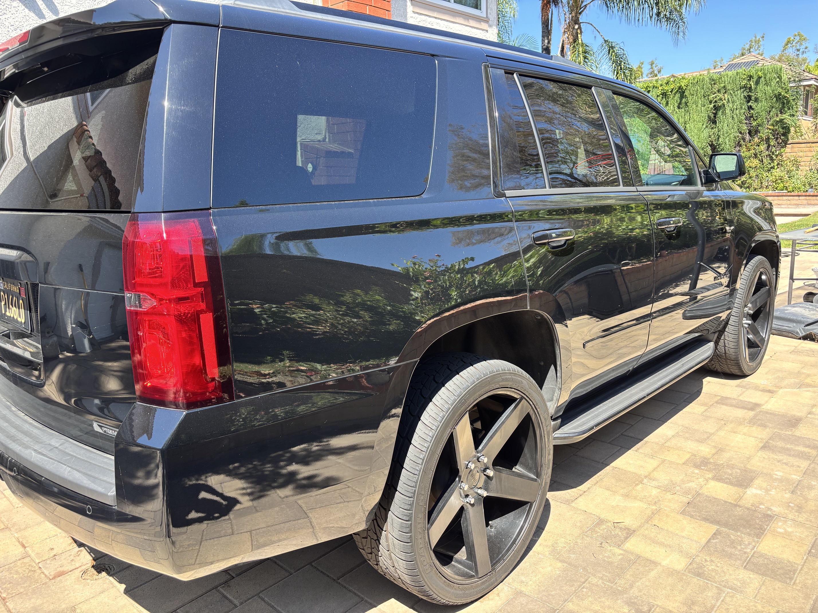 Used 2018 Chevrolet Tahoe Premier w/ RST 6.2L Performance Edition RWD image 9