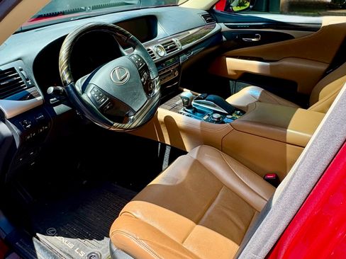 Used 2017 Lexus LS 460 AWD w/ Comfort Package image 9