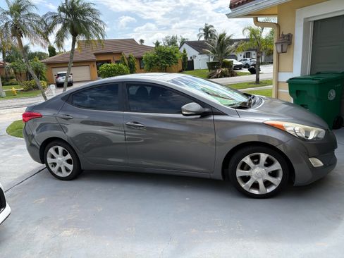 Used 2012 Hyundai Elantra Limited FWD image 1