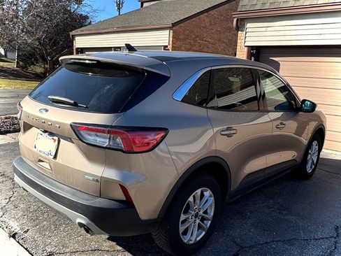 Used 2020 Ford Escape SE image 4