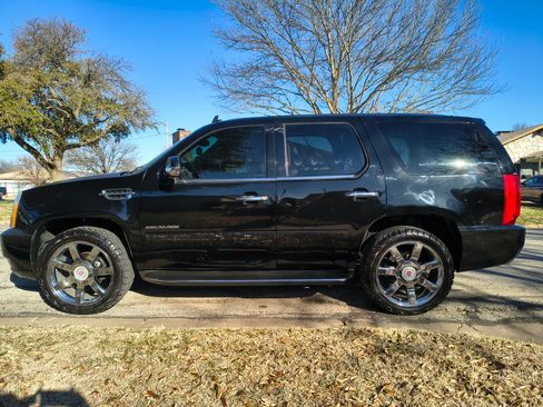 Used 2012 Cadillac Escalade Luxury image 21