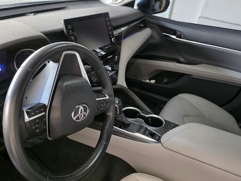 Used 2022 Toyota Camry XLE image 5