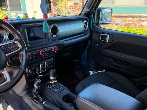 Used 2020 Jeep Wrangler Unlimited Sahara w/ Safety Group AWD/4WD image 13