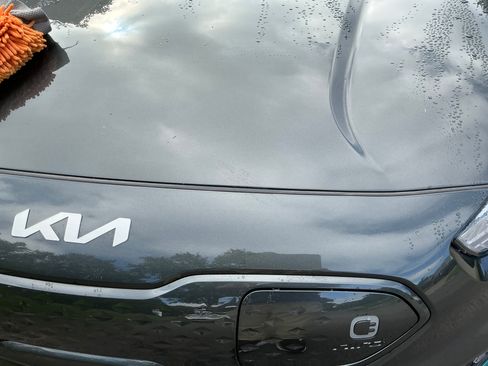 Used 2022 Kia Niro EX w/ Cold Weather Package FWD image 12