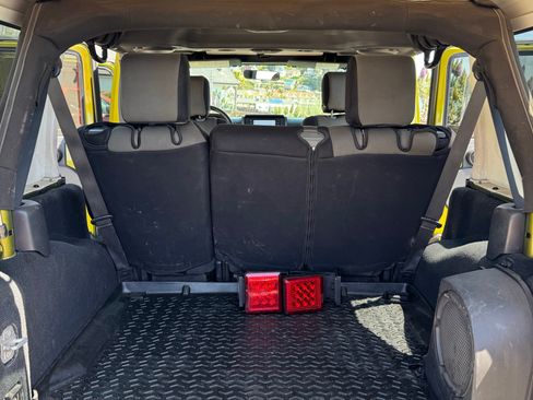 Used 2007 Jeep Wrangler Unlimited Sahara w/ Dual Top Group AWD/4WD image 14