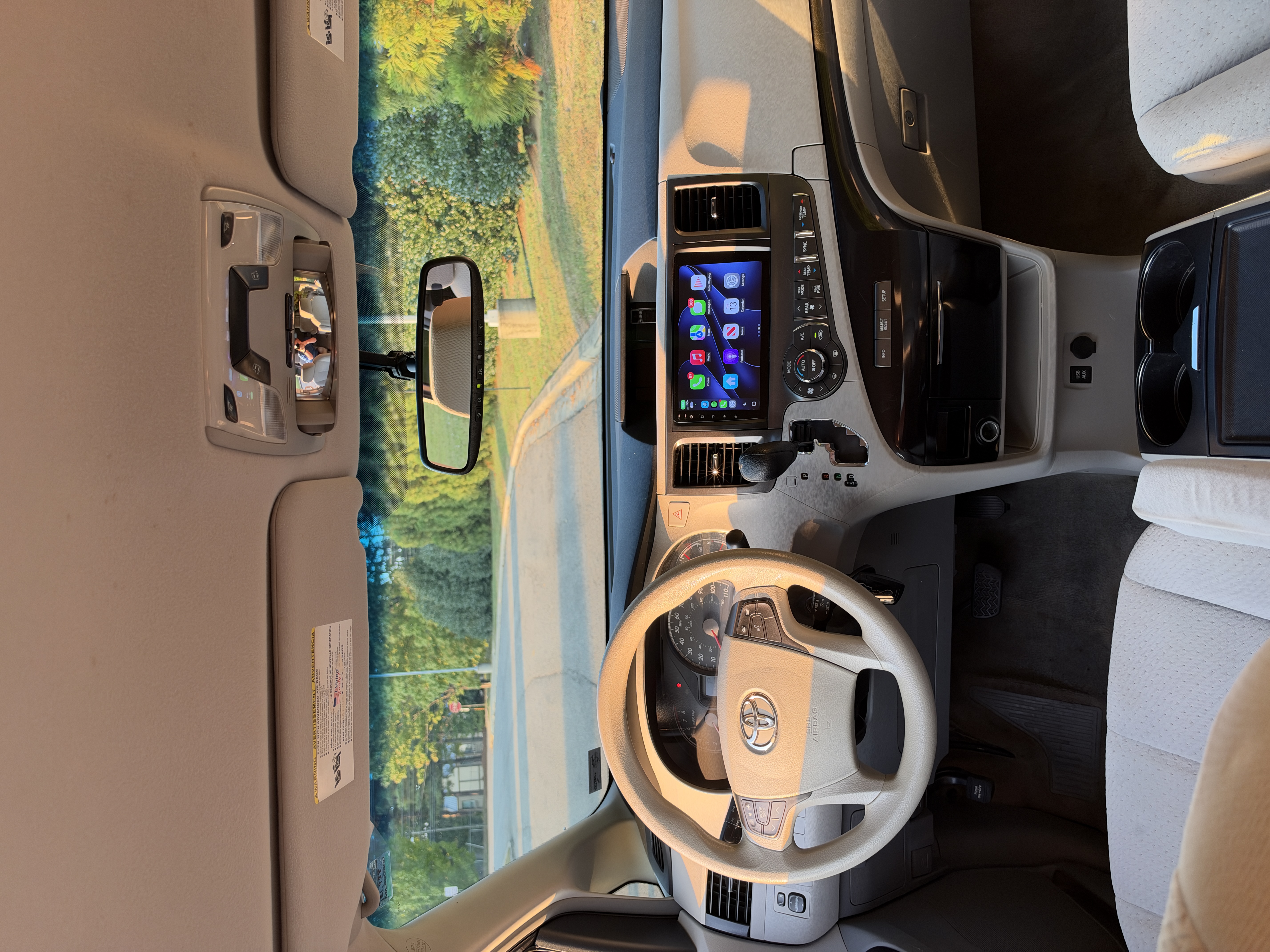 Used 2013 Toyota Sienna LE w/ Towing Pkg AWD/4WD image 8