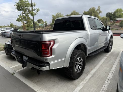 Used 2018 Ford F150 Raptor w/ Equipment Group 802A Luxury AWD/4WD image 3