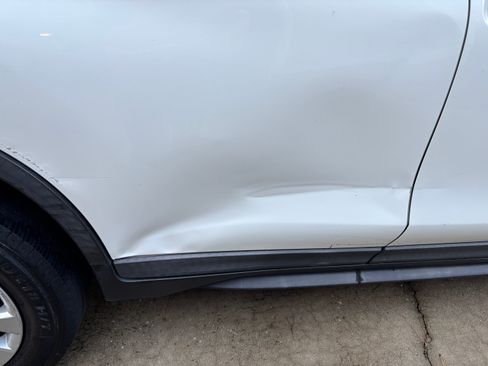 Used 2018 Nissan Rogue S image 15