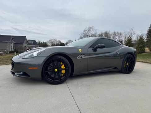 Used 2010 Ferrari California image 2