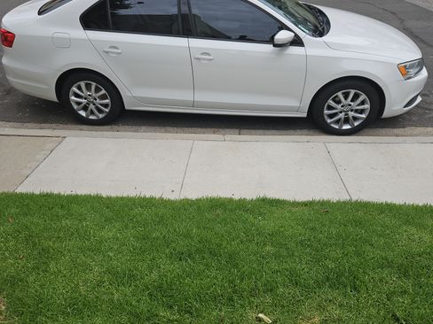 Used 2011 Volkswagen Jetta SE image 9